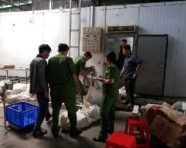 Hãi hừng hàng trăm kg đầu ga hết hạn dùng in phun date công nghiệp