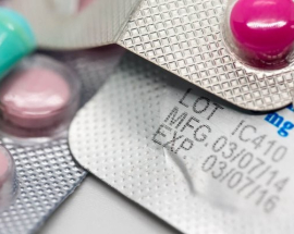 Máy in date cho ngành dược phẩm: Tiêu chuẩn GMP, GDP và công nghệ đáp ứng