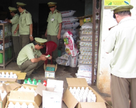 Phát hiện cửa hàng bán thuốc bảo vệ thực vật quá ngày sản xuất hạn dùng