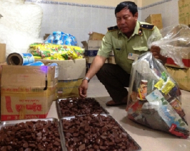 Triệt phá cơ sờ sản xuất bánh kẹo tết dùng nguyên liệu lậu